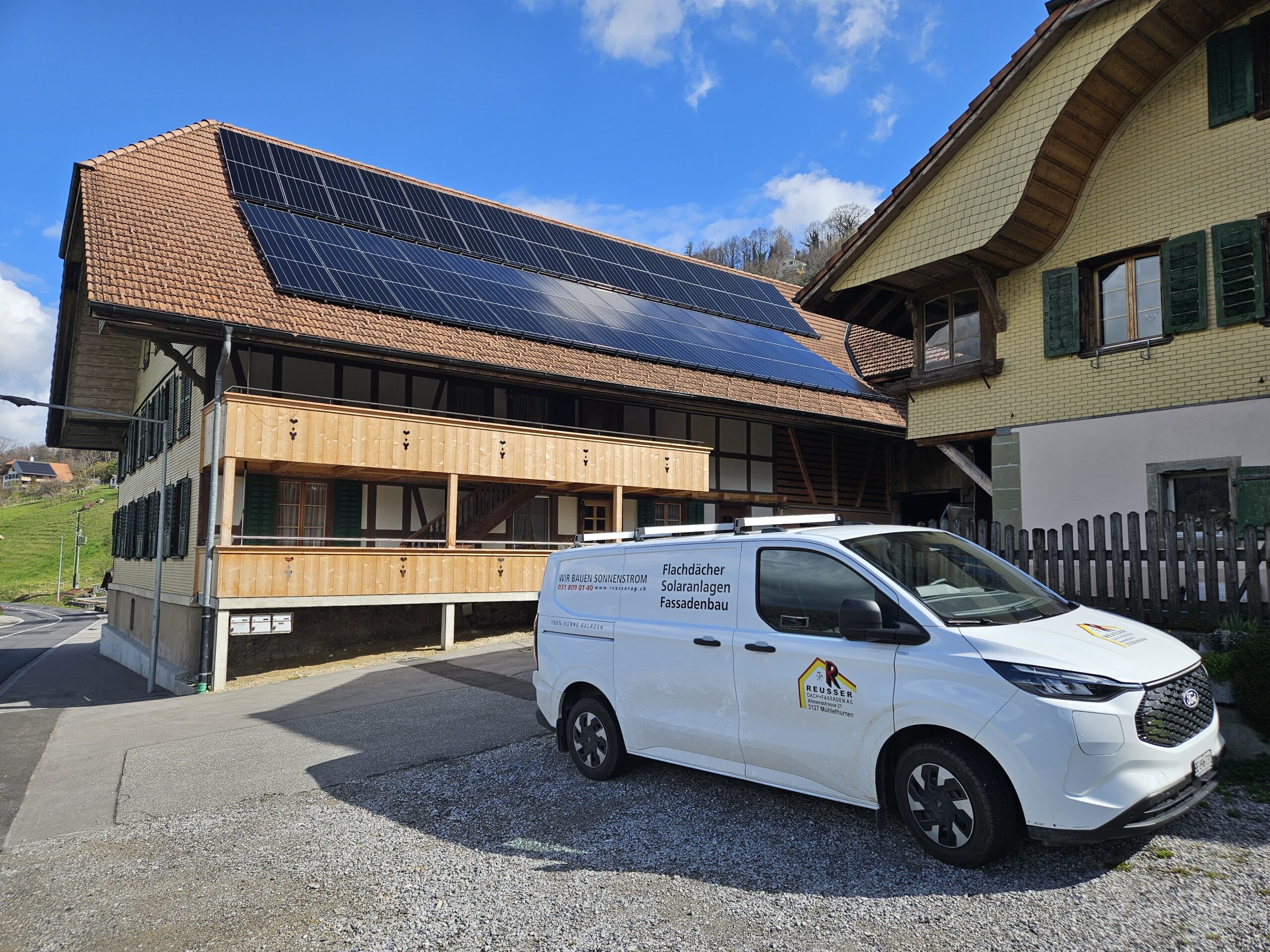 Angebaute Solaranlage auf Bauernhaus